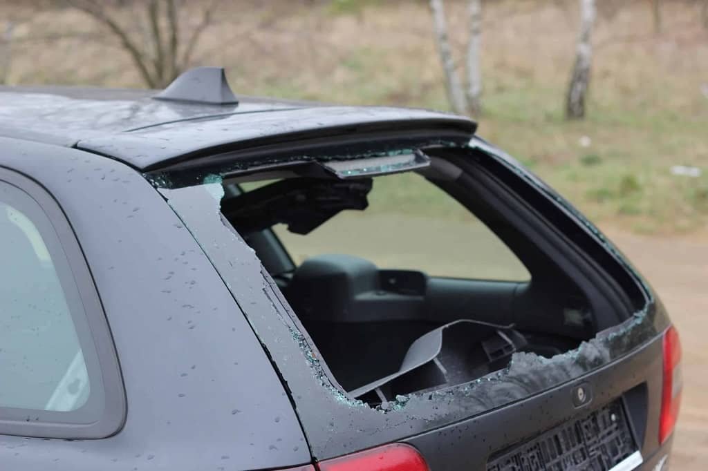 Guide To Auto Rear Window Replacement | BCS Car Care - Bryan TX